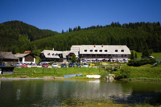 Das Hotel Teichwirt am See im Sommer