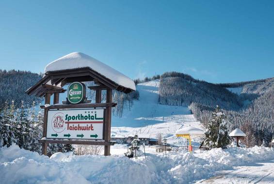 Blick auf die Skipiste vom Hotel Teichwirt