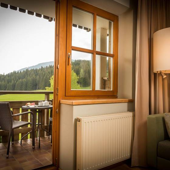 Blick vom Zimmer auf den Balkon