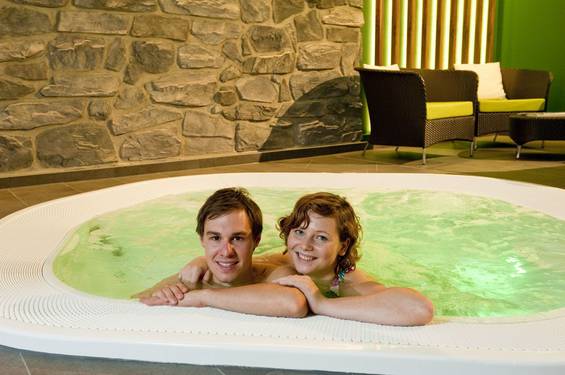 Jacuzzi Whirlpool im TeichSPA